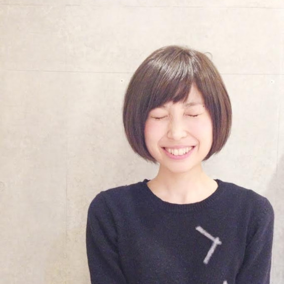 ラベンダーアッシュのカラーをした山田梨恵