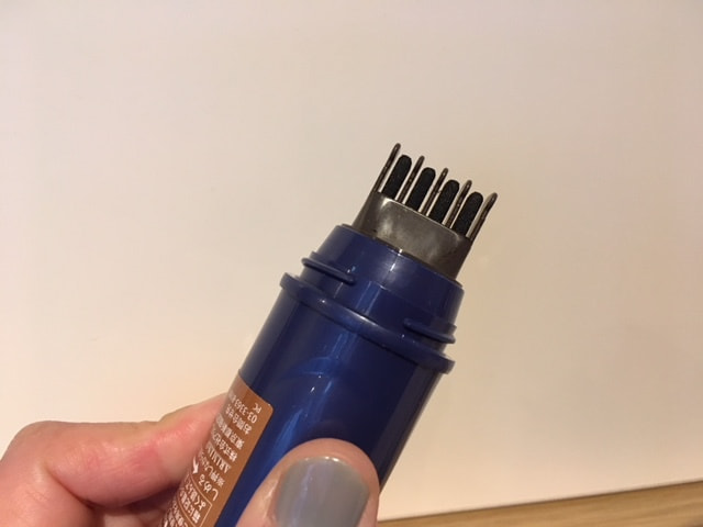 コーム型のコンシーラー