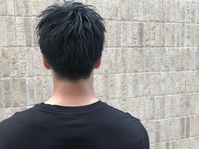 男性の刈り上げスタイル（後ろ姿）