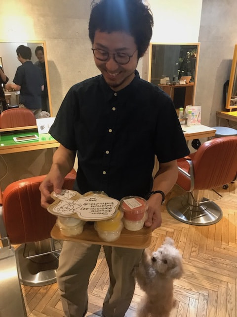 佐藤洋児がアイスを沢山持ってる