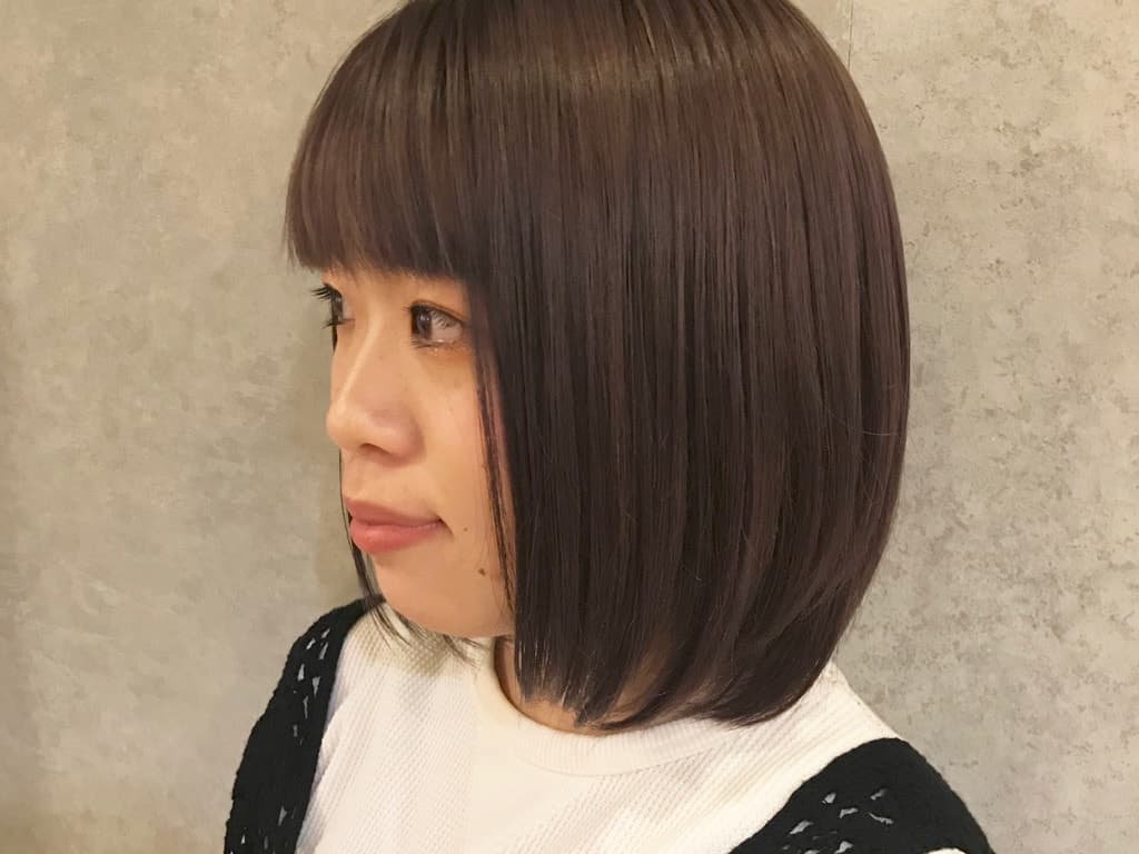 神田のカラー後の髪色（横顔）