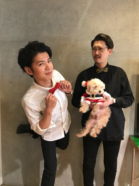 鈴木の横で嫌な顔してる小倉