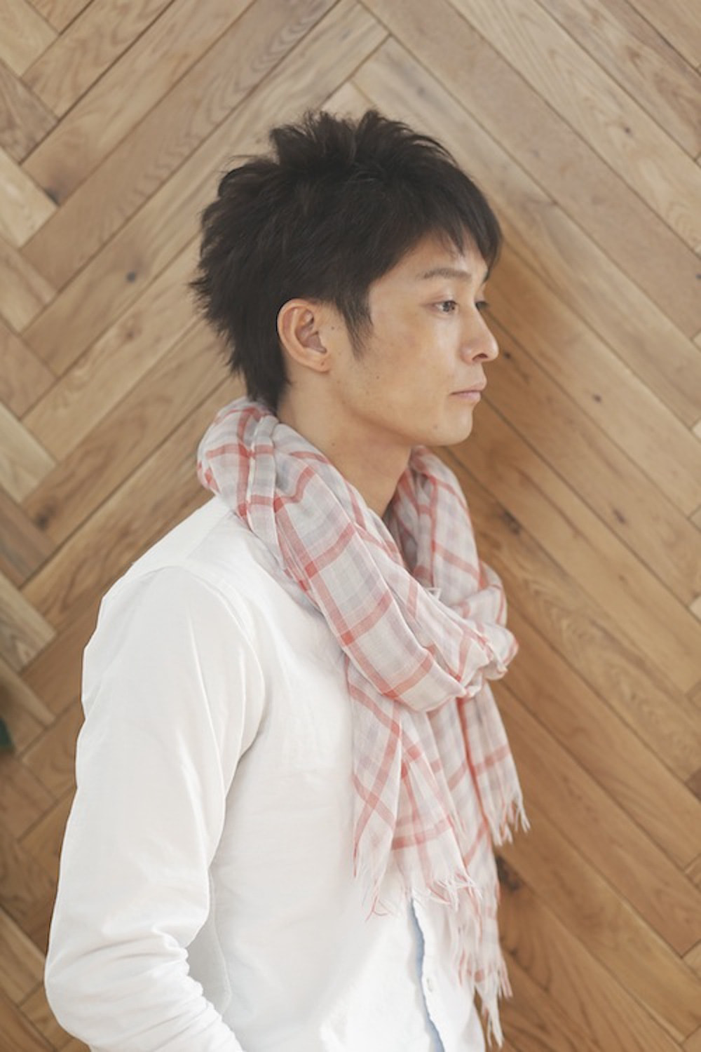 ナチュラルショートヘアの男性(サイド)