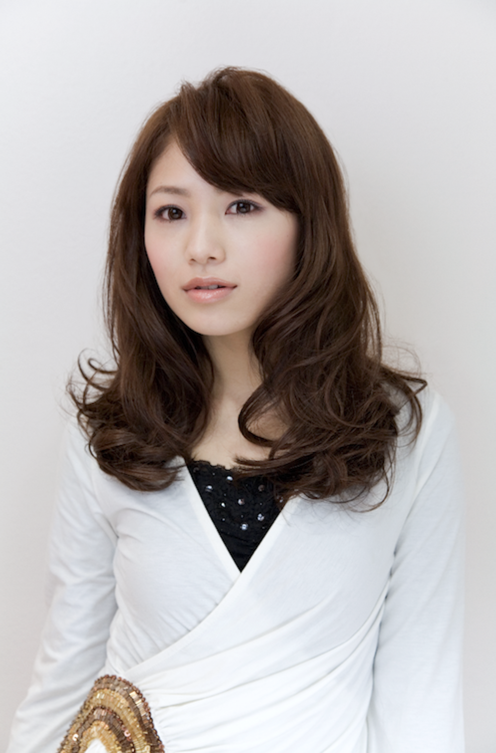 リラックスモードヘアスタイルの女性(正面)