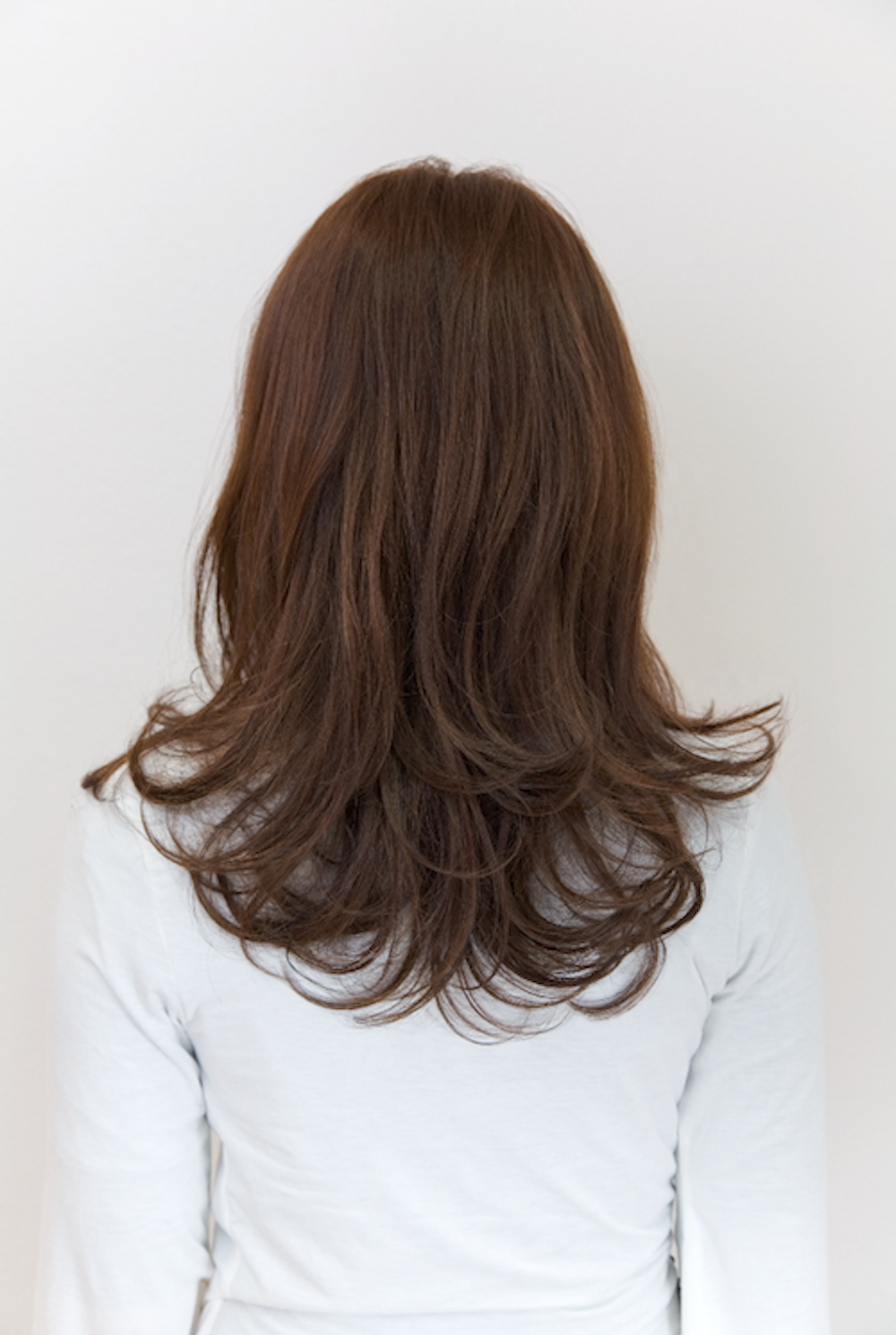 リラックスモードヘアの女性(バック)