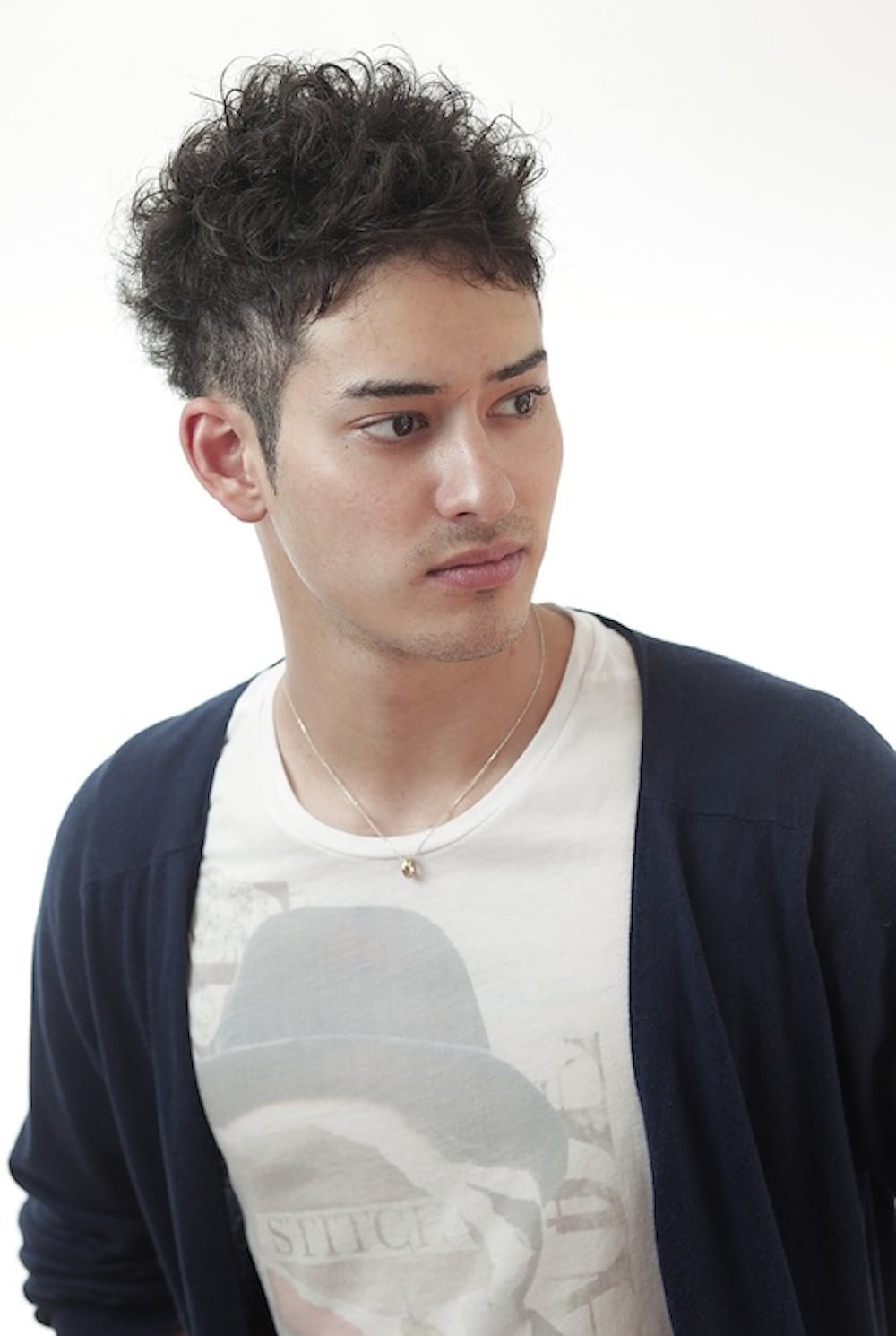 ツーブロックメンズショート（斜め横向き）