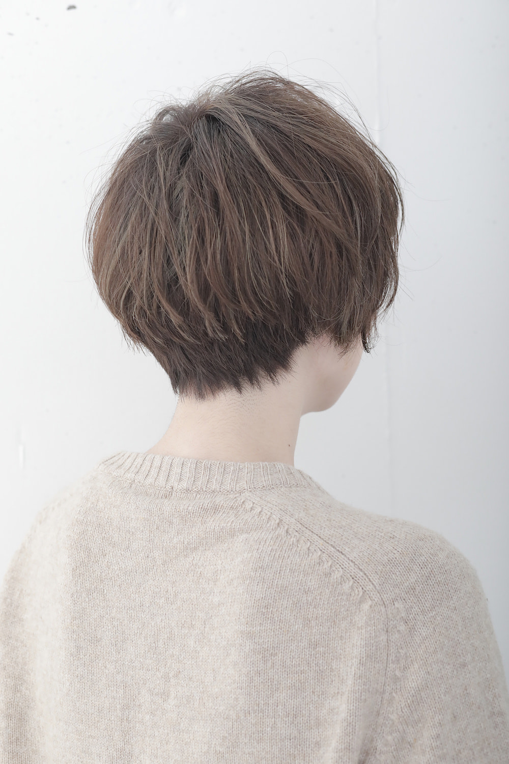 マッシュショートヘアスタイル(後ろ)