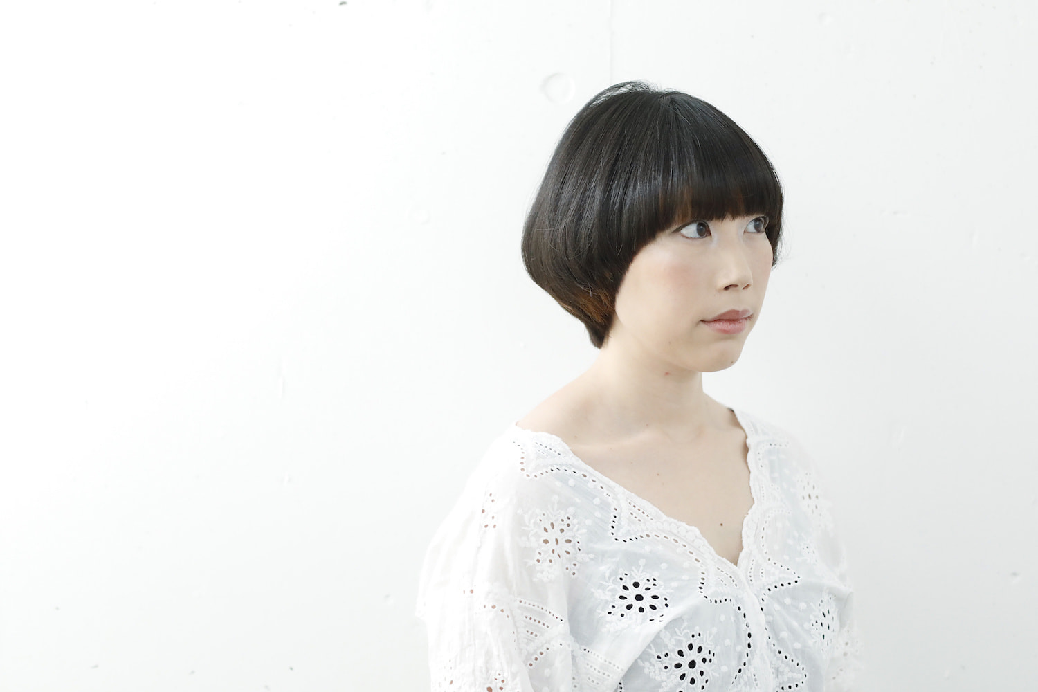 マッシュショートヘアの女性